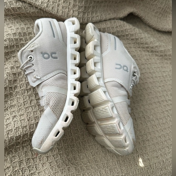 On Running Women's Athletic Shoes - Light Gray - Picture 1 of 8